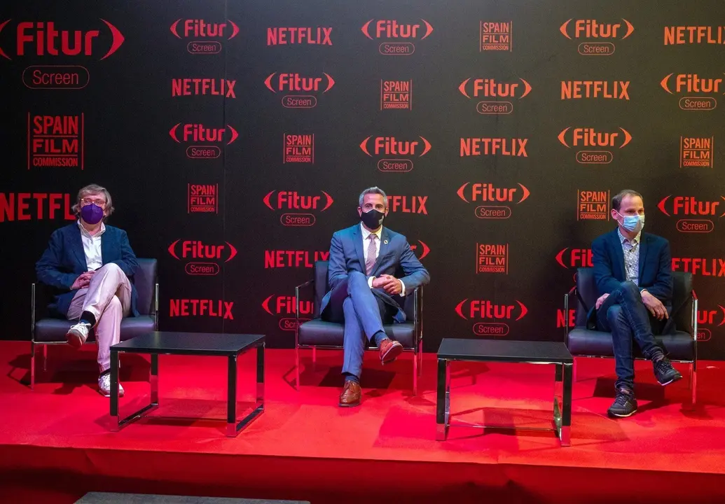 El vicepresidente de Cantabria, Pablo Zuloaga (centro), en el Fitur Screen