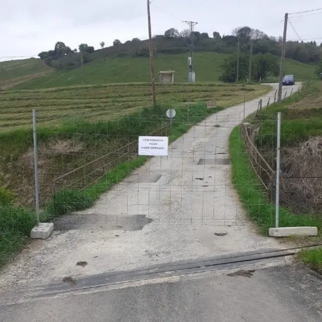 Un puente cerrado en Val de San Vicente