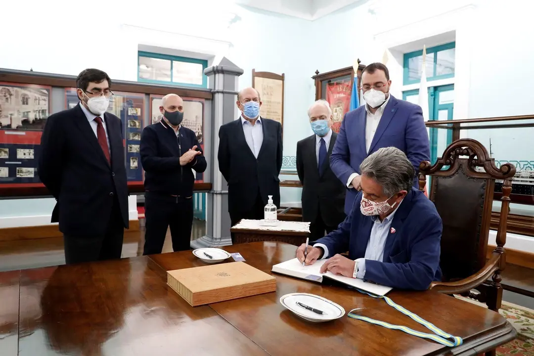 El presidente de Cantabria, Miguel &Aacute;ngel Revilla, visita, junto al presidente del Principado de Asturias, Adri&aacute;n Barb&oacute;n, la Fundaci&oacute;n Archivo de Indianos &ndash; Museo de la Emigraci&oacute;n.