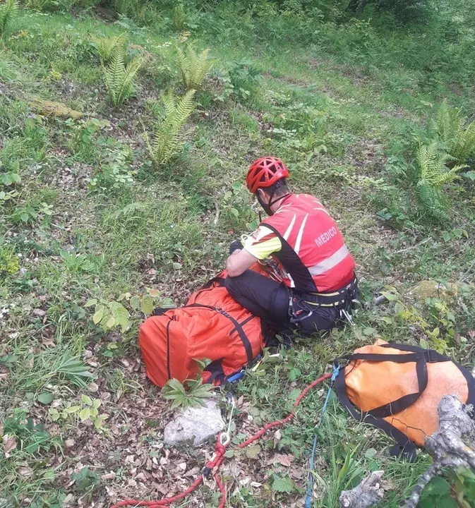 El Centro de Atenci&oacute;n a Emergencias 112 atiende a un senderista que se desmay&oacute; mientras realizaba el Camino Lebaniego.
