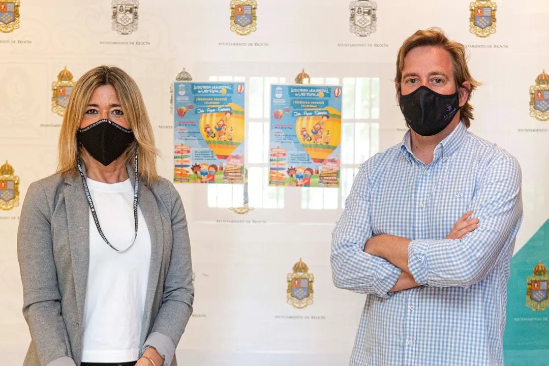 El alcalde de Reoc&iacute;n, Pablo Diestro, y la concejala de Educaci&oacute;n y Juventud, Eva Cobo