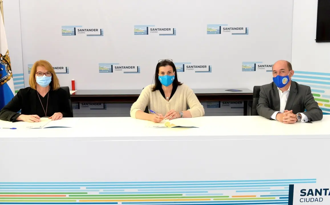 Firma de convenio entre Ayuntamiento y Amica