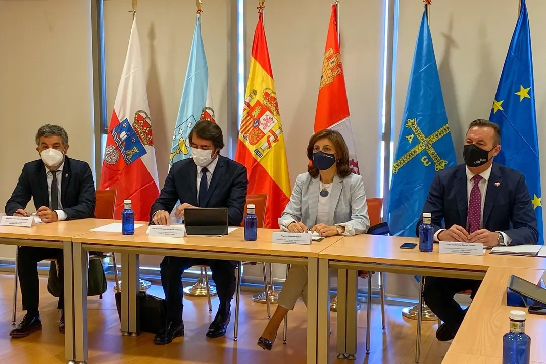 Los consejeros de Castilla y Le&oacute;n, Galicia, Asturias y Cantabria durante la comparecencia