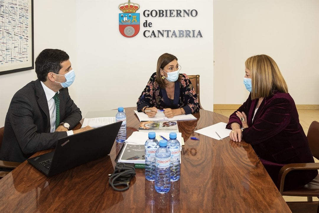 RLa consejera de Presidencia, Interior, Justicia yAcción Exterior, Paula Fernández Viaña,se reúne con la Fiscal Superior de Cantabria, Pilar Jiménez
