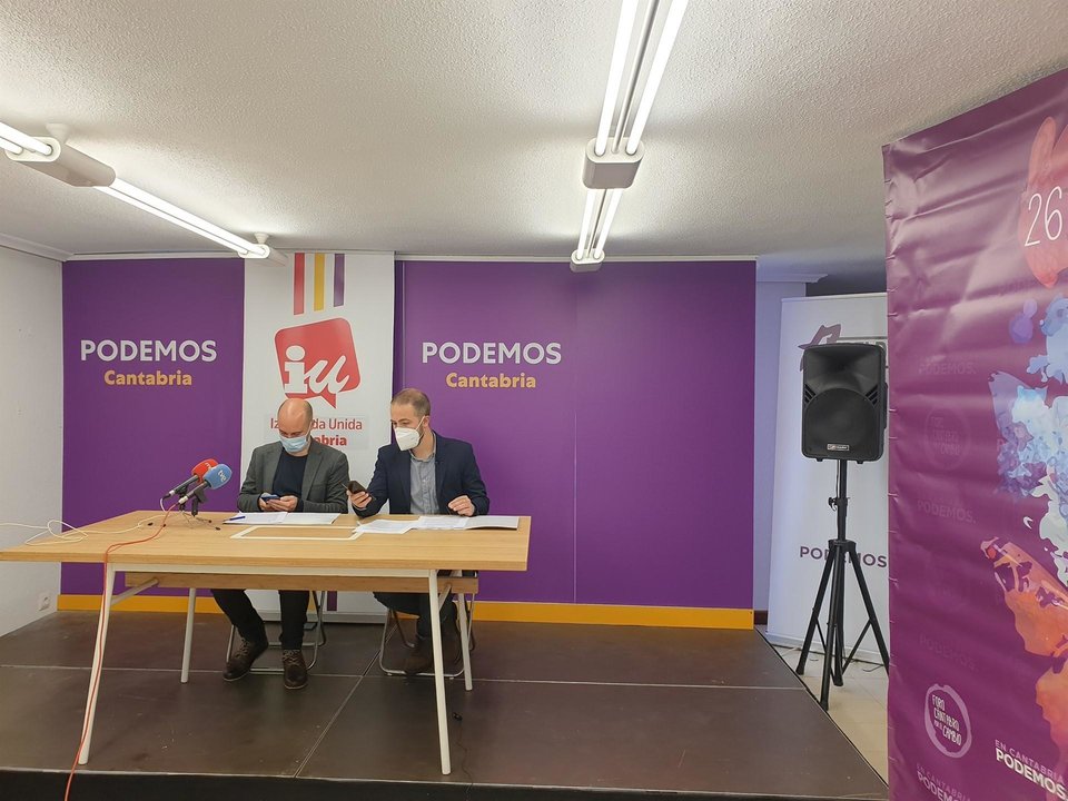 Los coordinadores autonómicos de Izquierda Unida, Israel Ruiz Salmón, y de  Podemos, Luis del Piñal
