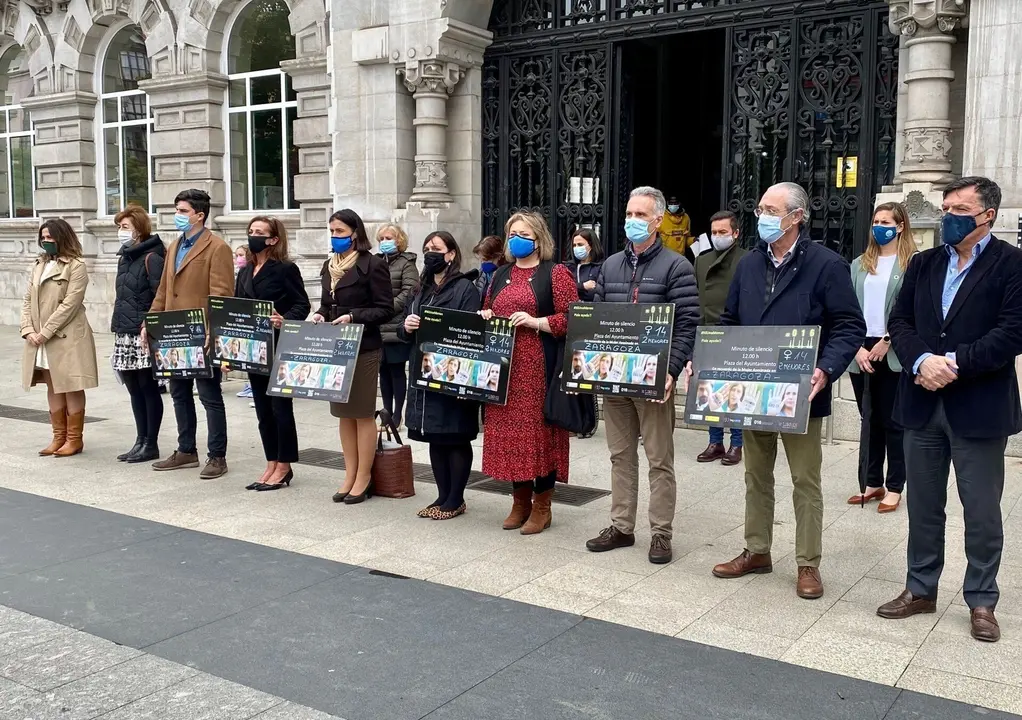 Minuto de silencio en el Ayuntamiento de Santander