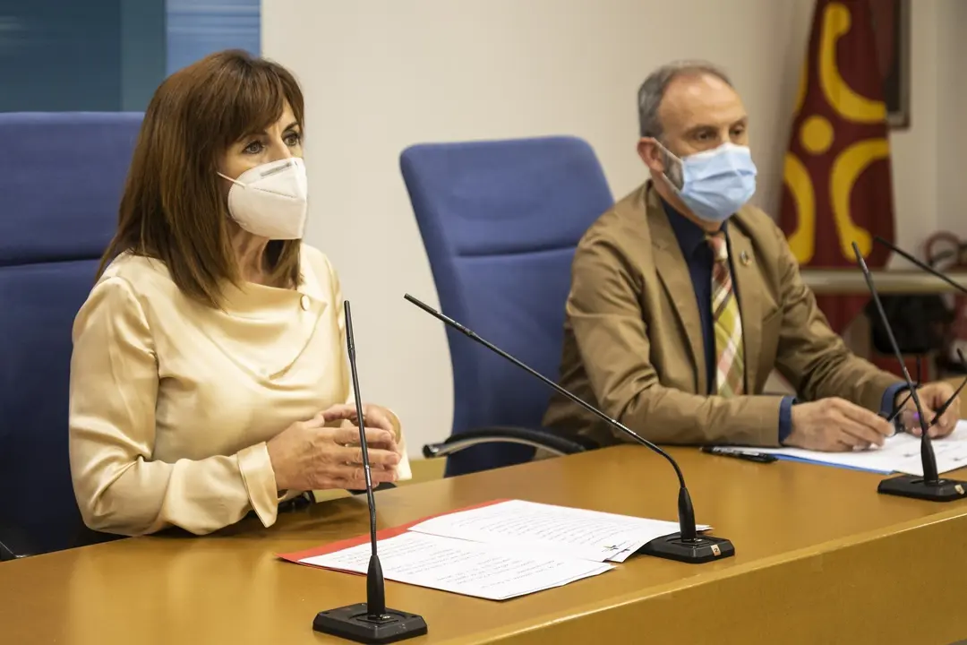 La consejera de Empleo y Pol&iacute;ticas Sociales, Ana Bel&eacute;n &Aacute;lvarez, acompa&ntilde;ada del director general de Trabajo, Gustavo Garc&iacute;a, presenta la Jornada sobre &lsquo;Planes de Igualdad en las Empresas&rsquo;