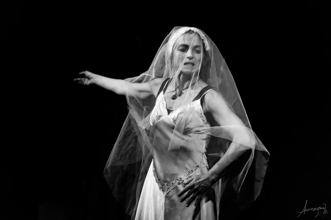 Archivo - Escena de la obra de teatro 'Leyenda'