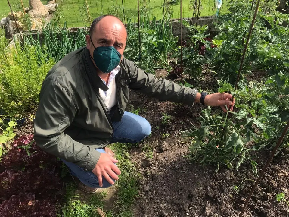 Julio Ricciardiello en los huertos