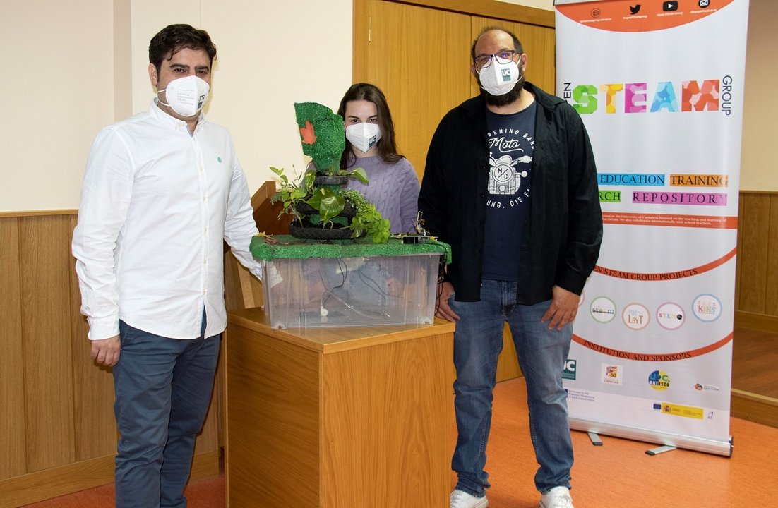 José Manuel Diego, Zaira Ortiz (investigadora de Matesco) y David Tejido, junto al proyecto galardonado.