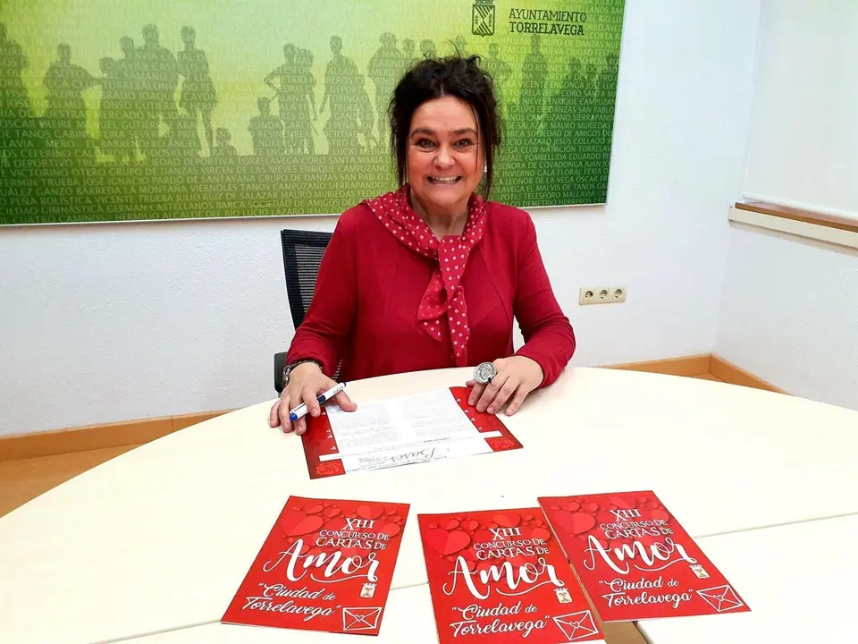La concejala de Cultura, Esther V&eacute;lez, presenta el concurso de cartas de amor