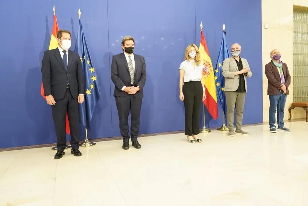 Firma de la pr&oacute;rroga de los ERTE. De izda a dcha: Gerardo Cuerva (Cepyme), Jos&eacute; Luis Escriv&aacute; (ministro de Inclusi&oacute;n), Yolanda D&iacute;az (vicepresidenta tercera y ministra de Trabajo), Unai Sordo (CCOO) y Pepe &Aacute;lvarez (UGT)