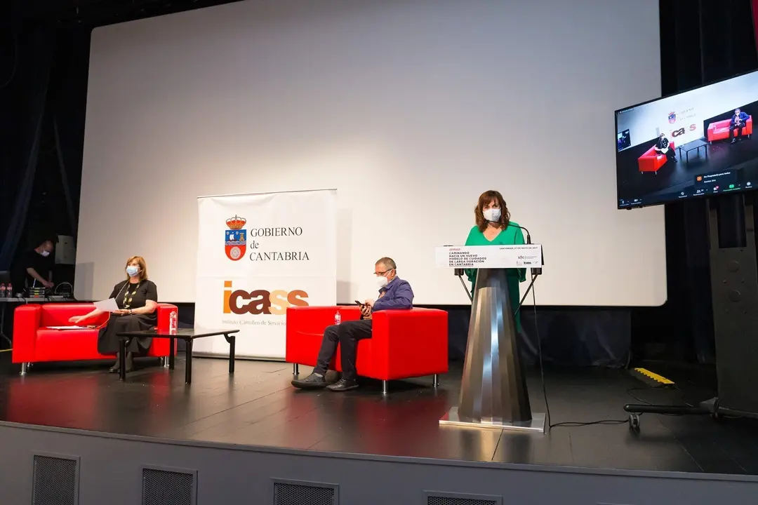 La consejera de Empleo y Pol&iacute;ticas Sociales, Ana Bel&eacute;n &Aacute;lvarez, inaugura la Jornada &lsquo;Caminando hacia un nuevo modelo de cuidados de larga duraci&oacute;n&rsquo;.