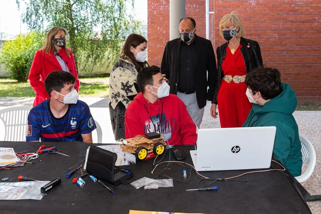 La Consejera De Educaci&oacute;n Y Formaci&oacute;n Profesional, Marina Lomb&oacute;, Asiste A La Edici&oacute;n 2021 Del Concurso-Exhibici&oacute;n De Rob&oacute;tico Escolar 'Cantabrobots'.