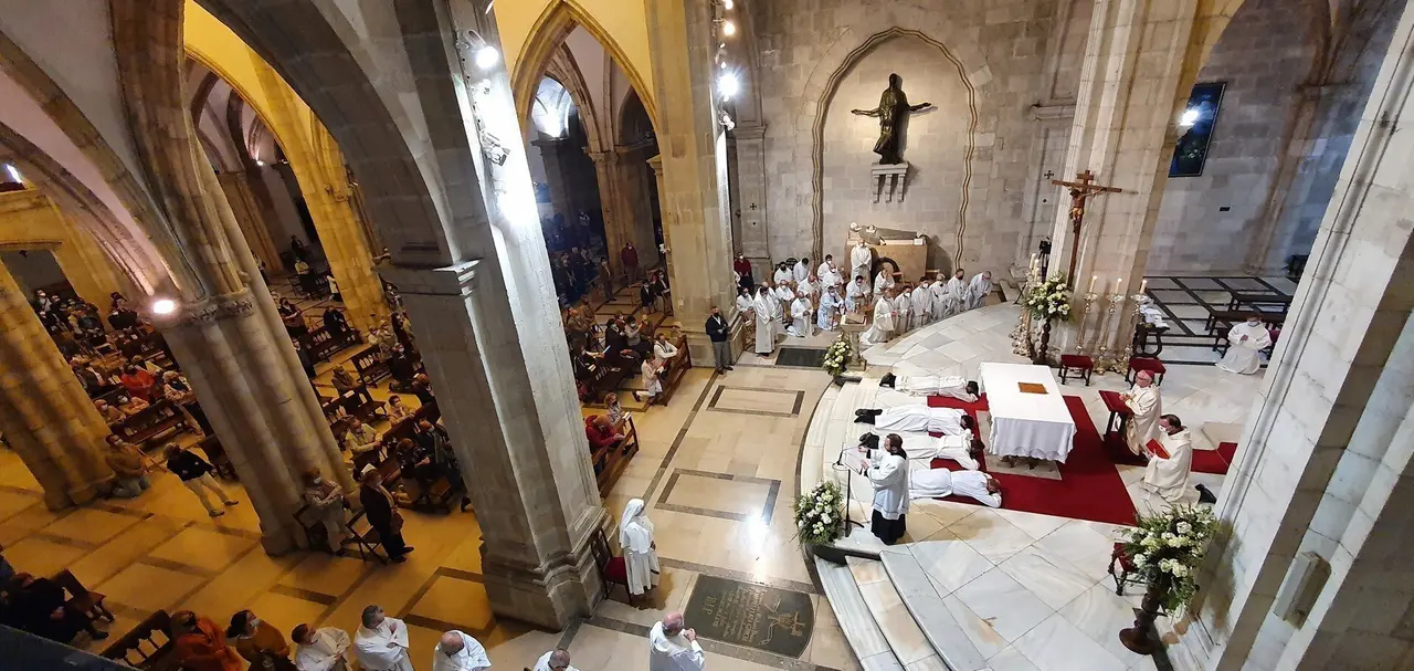 Ordenaci&oacute;n de los cuatro nuevos di&aacute;conos en la catedral de Santander