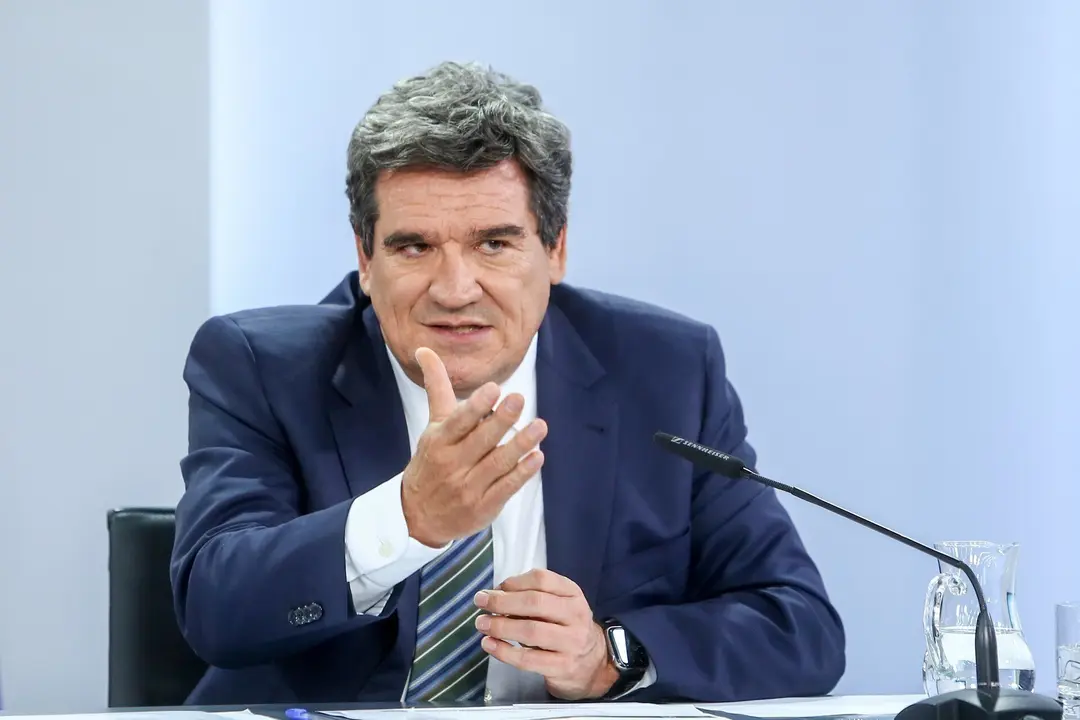 El ministro de Inclusi&oacute;n, Seguridad Social y Migraciones, Jos&eacute; Luis Escriv&aacute;, comparece en una rueda de prensa posterior al Consejo de Ministros extraordinario, en el Complejo de La Moncloa, a 27 de mayo de 2021, en Madrid (Espa&ntilde;a). Este consejo extraordin