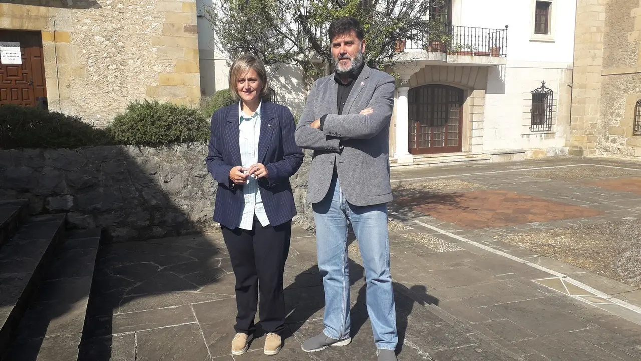 Archivo - Esther Bolado (PSOE) y H&eacute;ctor Lav&iacute;n (PRC) 