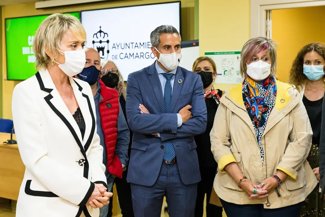 La secretaria de Estado de Digitalizaci&oacute;n e Inteligencia Artificial, Carme Artigas, y el vicepresidente c&aacute;ntabro, Pablo Zuloaga, visitan el Digital Learning Centre de Camargo junto a la alcaldesa, Esther Bolado