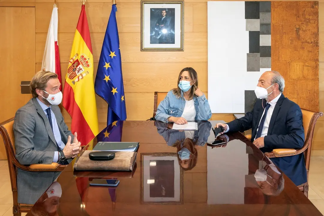 El Consejero De Industria, Turismo, Innovaci&oacute;n, Transporte Y Comunicaciones, Javier L&oacute;pez Marcano, Recibe A La Alcaldesa De Sol&oacute;rzano, Gema Perojo