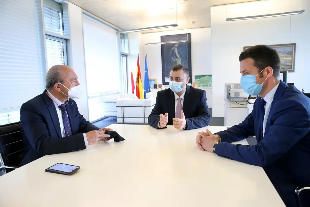 Reuni&oacute;n entre L&oacute;pez Marcano y el c&oacute;nsul de Ruman&iacute;a en el norte de Espa&ntilde;a