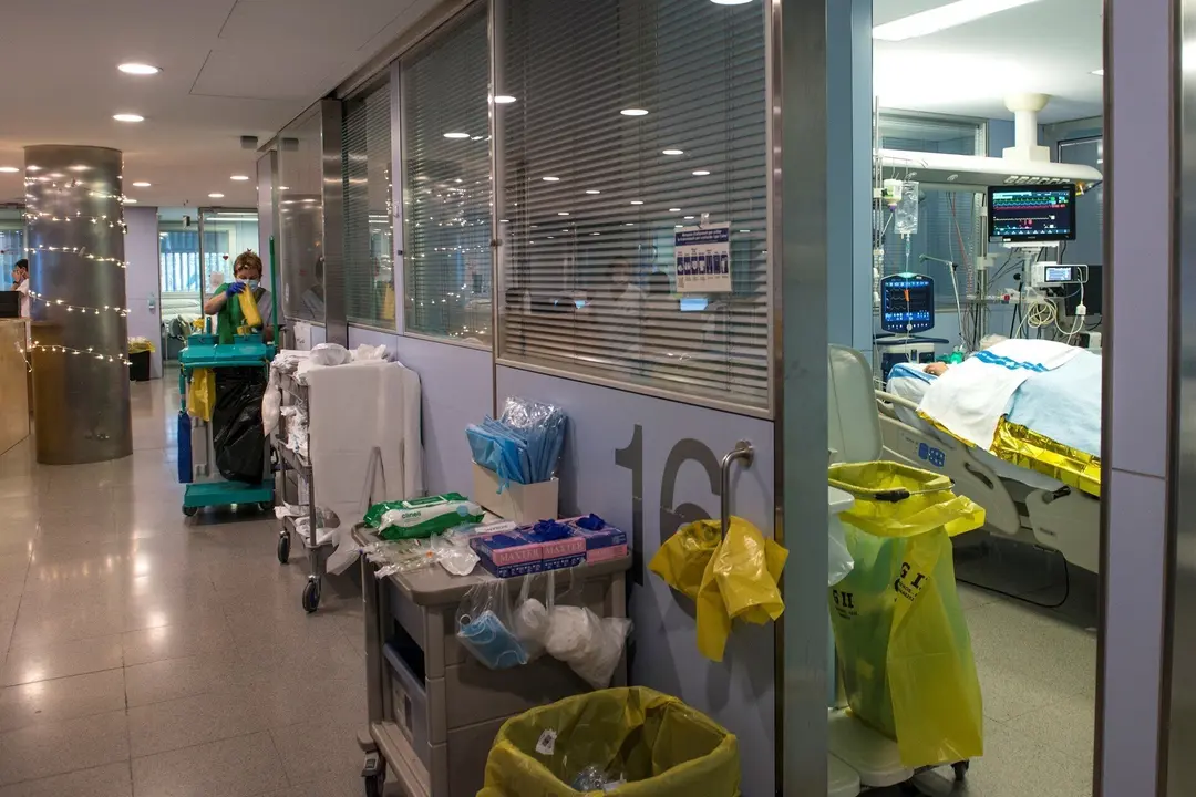 Archivo - Unidad de Cuidados Intensivos (UCI) para enfermos de coronavirus 