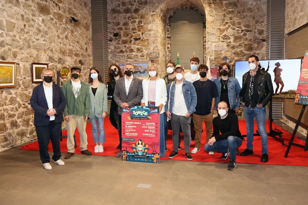 Presentaci&oacute;n del festival S&oacute;nica, con asistencia del vicepresidente y consejero, Pablo Zuloaga; la alcaldesa de Castro Urdiales, Susana Herr&aacute;n; y el organizador, Ernesto Casta&ntilde;eda, entre otros