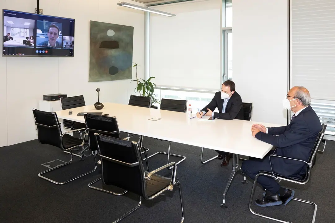 El consejero de Industria, Turismo, Innovaci&oacute;n, Transporte y Comercio, Javier L&oacute;pez Marcano, se re&uacute;ne con representantes de Faconauto.