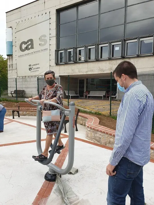 Parque de ejercicio al aire libre para personas mayores en Astillero