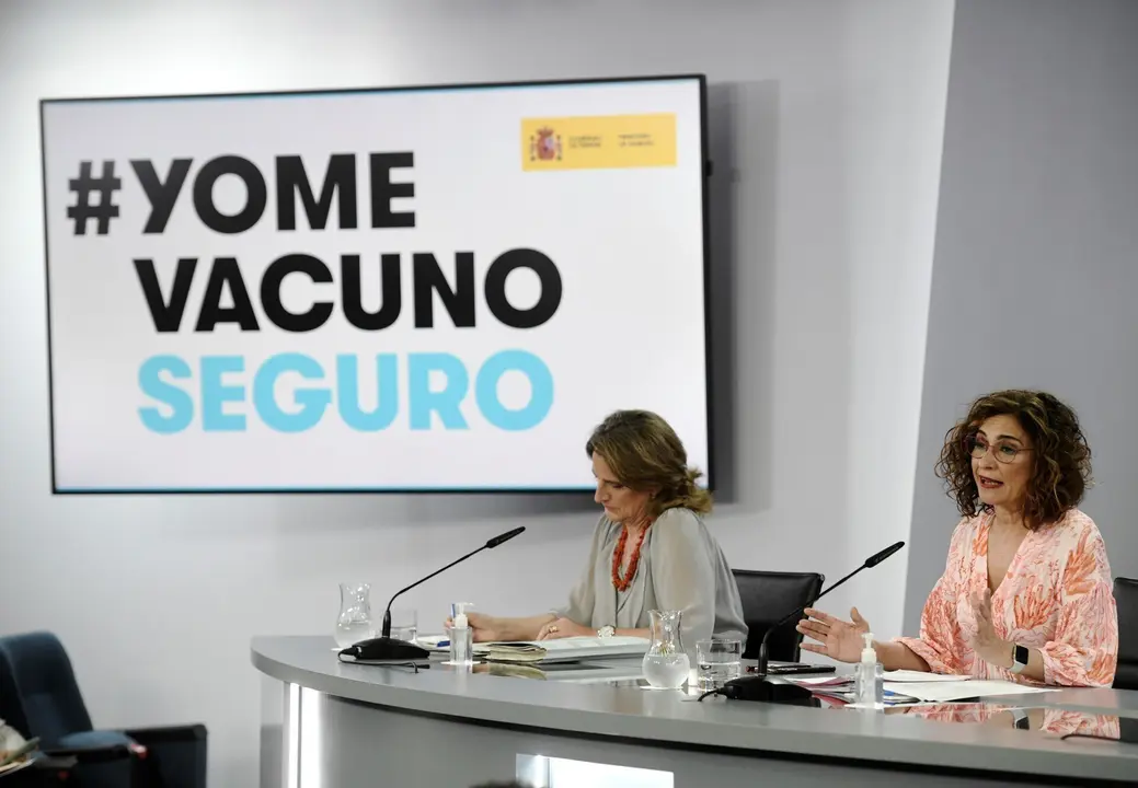 (I-D) La vicepresidenta cuarta y ministra de Transici&oacute;n Ecol&oacute;gica y Reto Demogr&aacute;fico, Teresa Ribera; y la ministra Portavoz, Mar&iacute;a Jes&uacute;s Montero