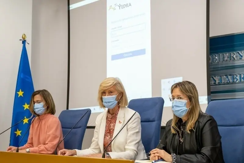 La consejera, Marina Lomb&oacute;, en la rueda  de prensa