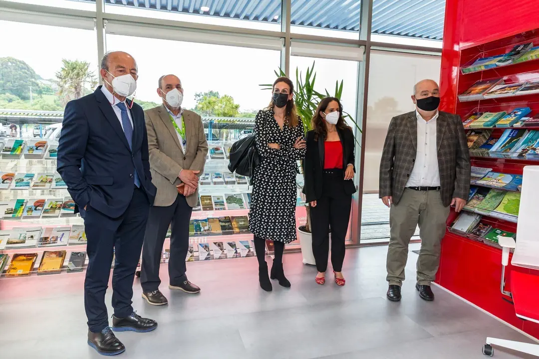El Consejero De Industria, Turismo, Innovaci&oacute;n, Transporte Y Comercio, Javier L&oacute;pez Marcano, Visita La Nueva Oficina De Turismo En El Aeropuerto