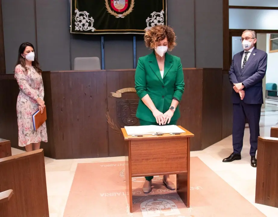 Toma de posesi&oacute;n de Cristina Blanco como decana de la Facultad de Enfermer&iacute;a tras renovar su cargo