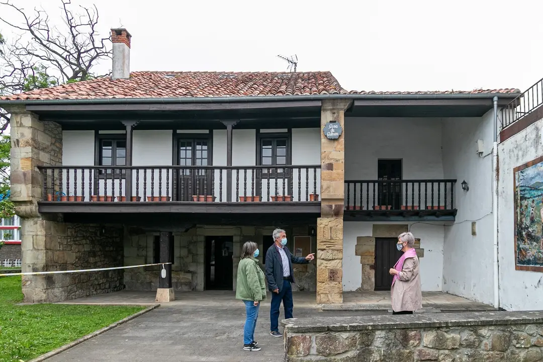 La alcaldesa de Polanco, Rosa D&iacute;az, en la Casa de Cultura