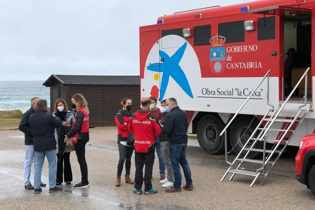 La consejera de Presidencia, Paula Fern&aacute;ndez, en la reuni&oacute;n del dispositivo de vigilancia y salvamento en playas