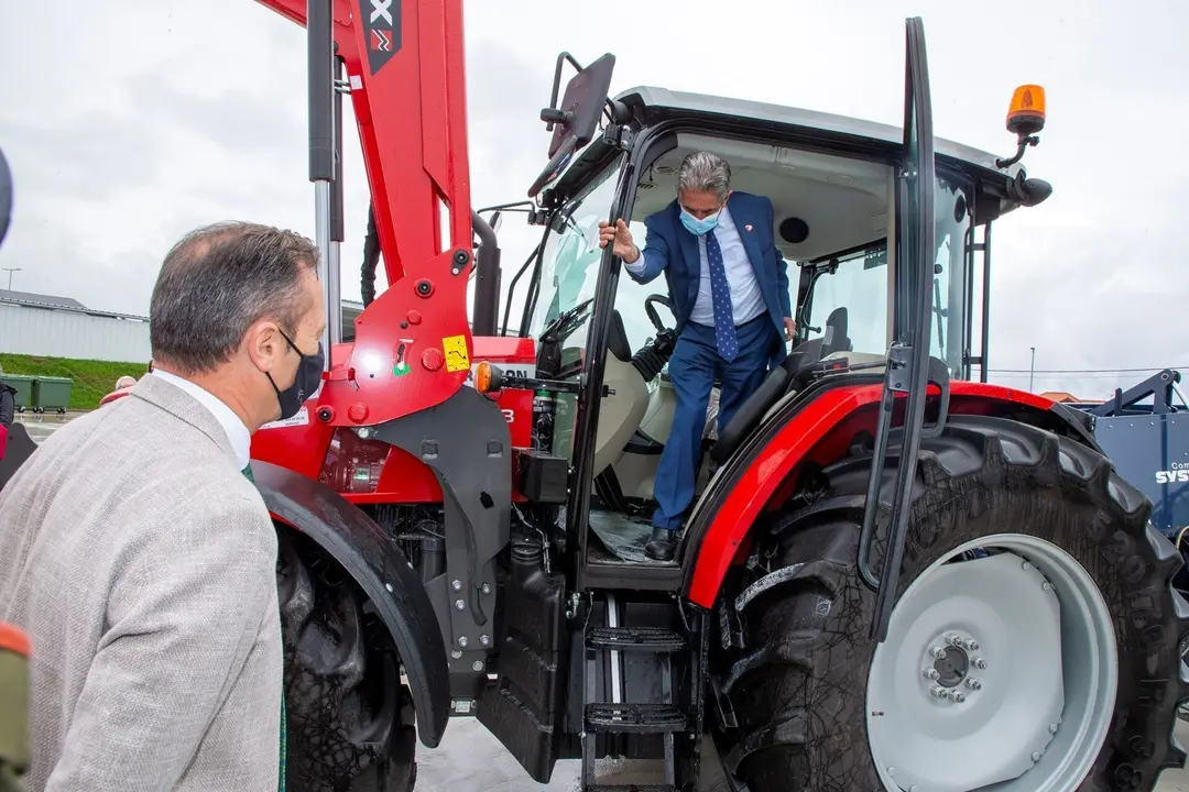 El Presidente De Cantabria, Miguel &Aacute;ngel Revilla, Y El Consejero De Desarrollo Rural, Ganader&iacute;a, Pesca, Alimentaci&oacute;n Y Medio Ambiente, Guillermo Blanco, Inauguran El Nuevo Punto Limpio.