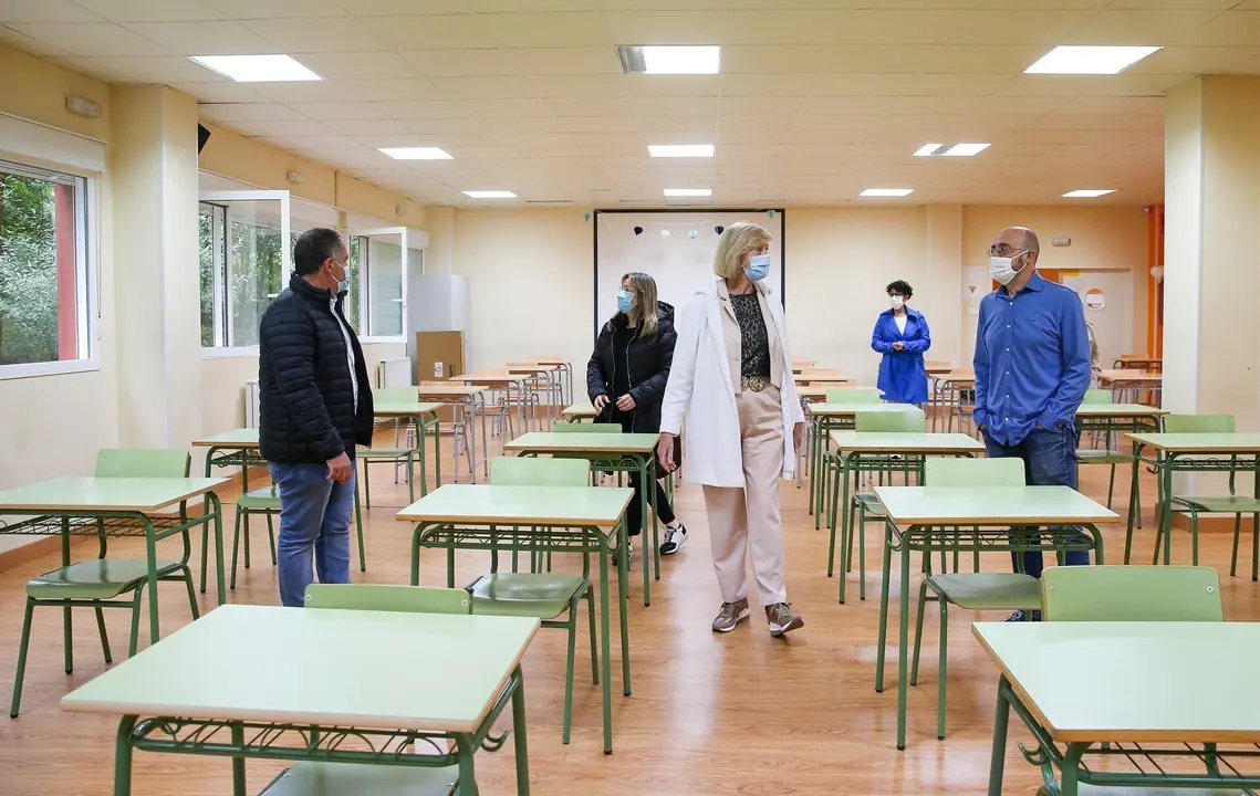 La Consejera De Educaci&oacute;n Y Formaci&oacute;n Profesional, Marina Lomb&oacute;, Visita El IES Valle Del Saja, Una De Las Sedes Que Acoger&aacute;n La Celebraci&oacute;n De La EBAU A Partir Del Pr&oacute;ximo Lunes.