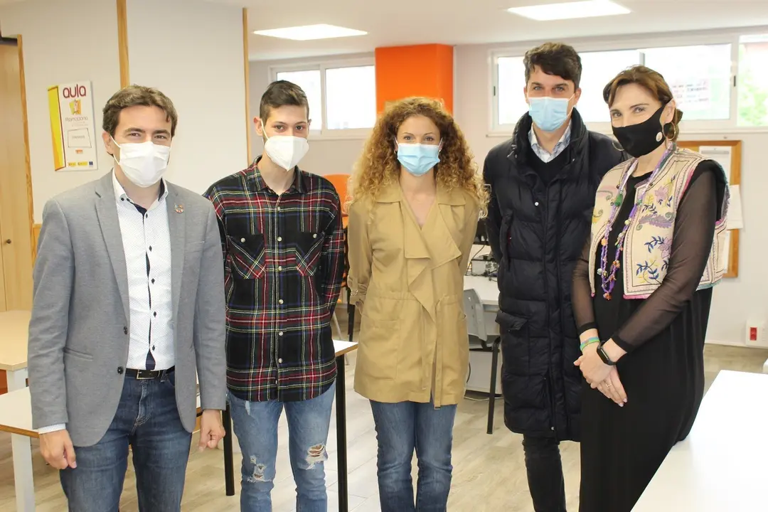 Representantes del PSOE con el Secretariado Gitano