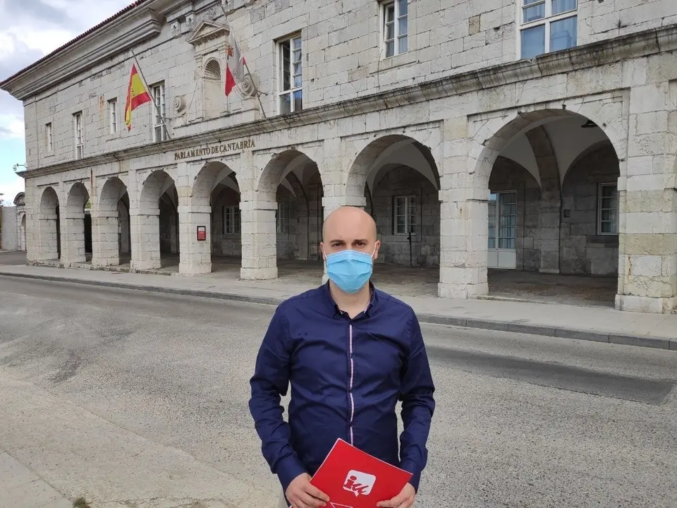 El coordinador auton&oacute;mico de IU en Cantabria, Israel Ruiz Salm&oacute;n.