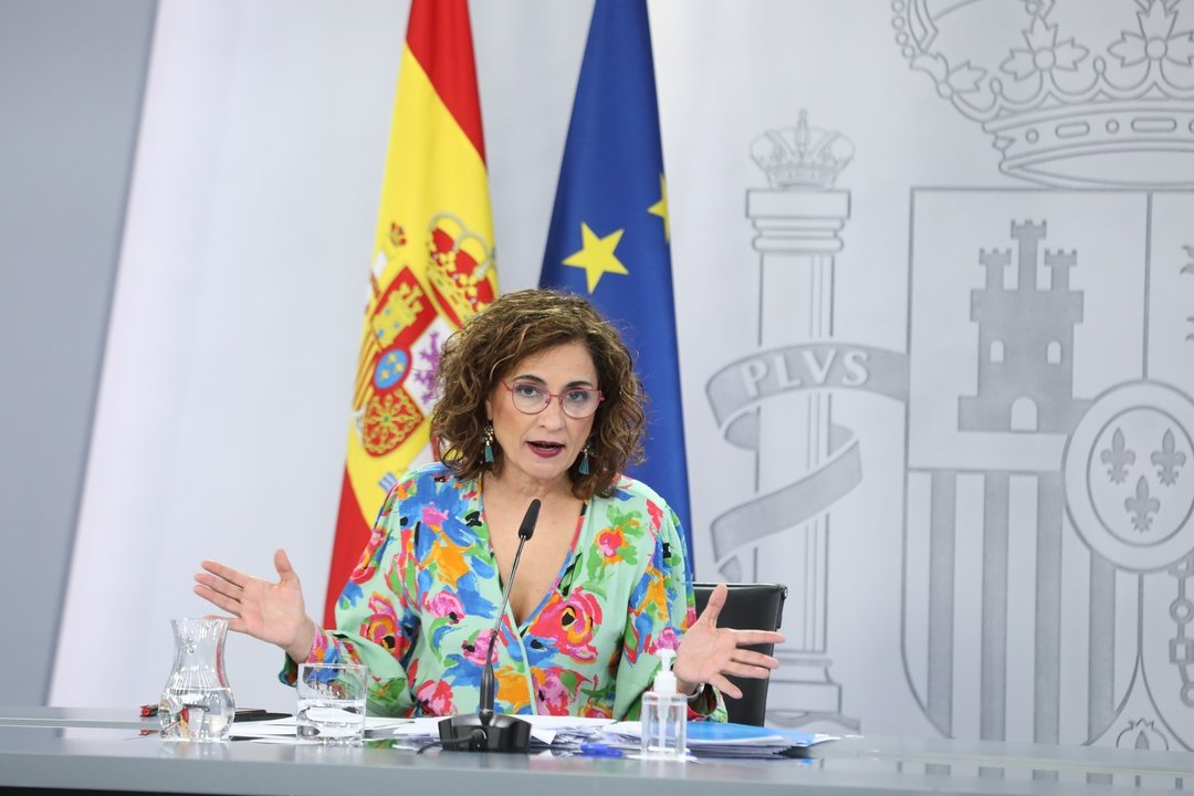 La ministra portavoz y ministra de Hacienda, María Jesús Montero comparece en una rueda de prensa, posterior al Consejo de Ministros, en el Complejo La Moncloa, a 25 de mayo de 2021, en Madrid (España). Unos de los temas aprobado en el Consejo de Ministro