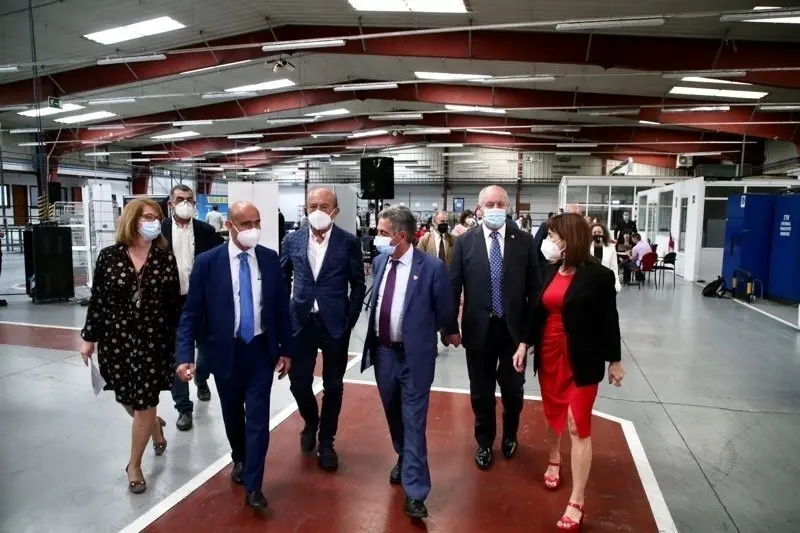 Visita del presidente regional, Miguel &Aacute;ngel Revilla, y consejros, al nuevo centro de Amica en el pol&iacute;gono de Siresa, en Reinosa
