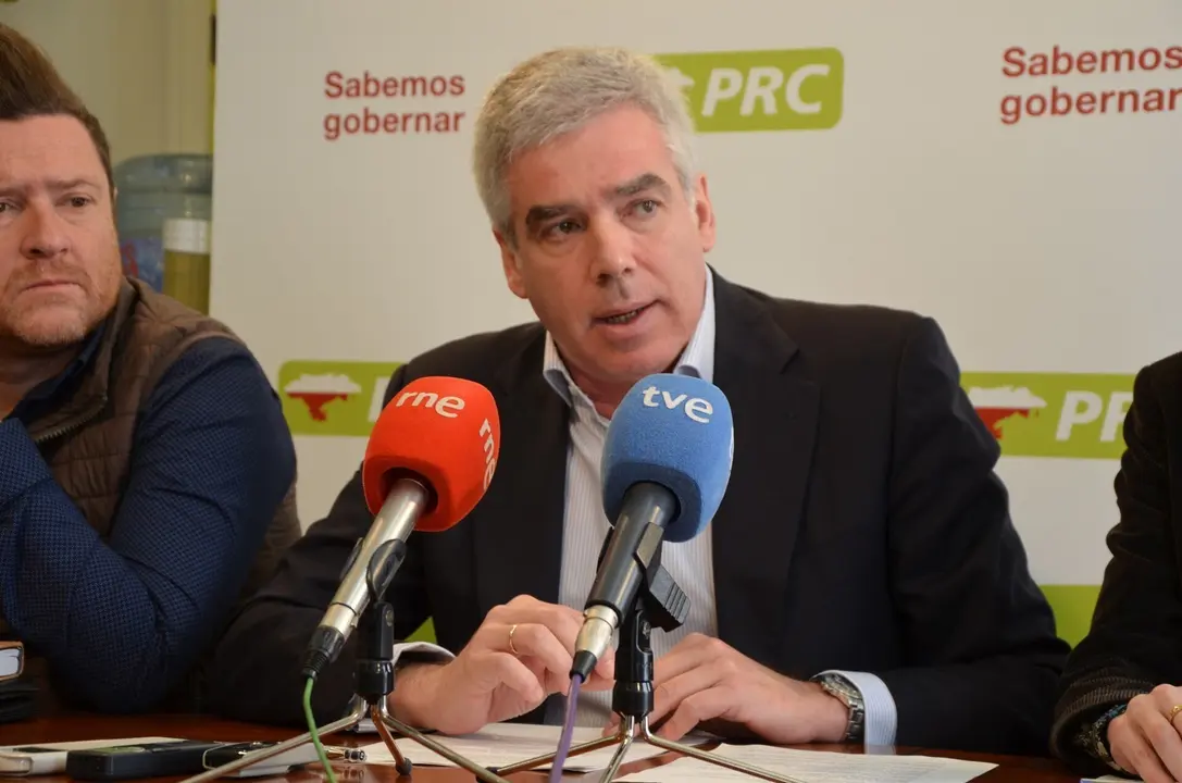 El portavoz regionalista, Jos&eacute; Mar&iacute;a Fuentes-Pila