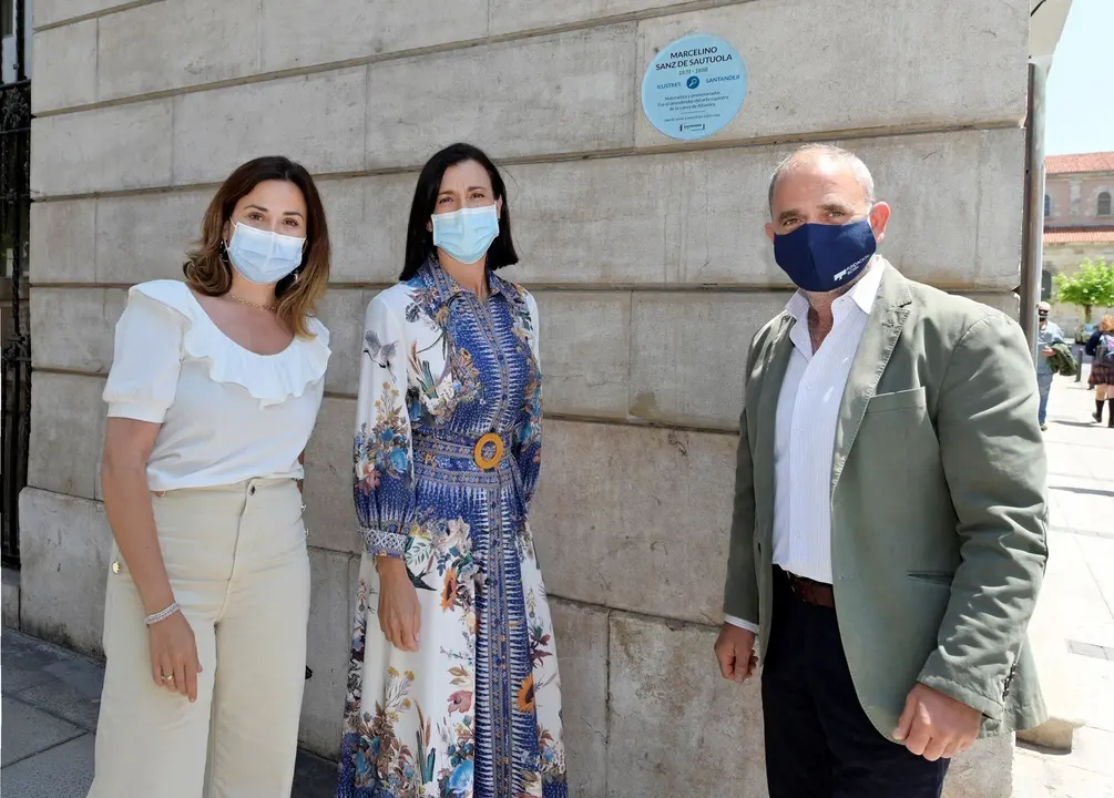 Placa de Marcelino Sanz de Sautuola en la ruta de Ilustres de Santander