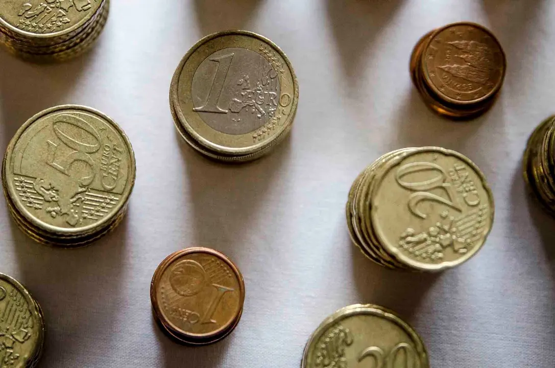 Archivo - Monedas y c&eacute;ntimos de euro