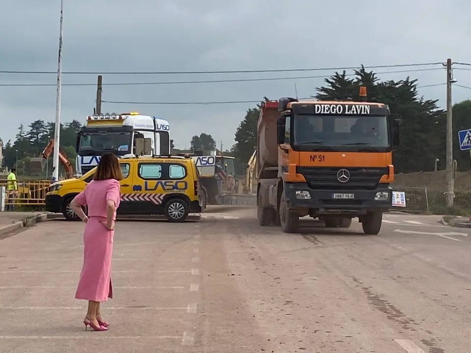La portavoz del PP de Torrelavega, Marta Fern&aacute;ndez-Teijeiro, visita unas obras
