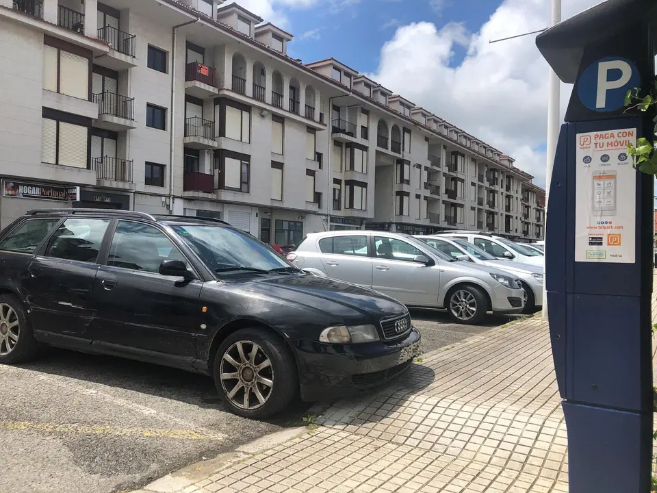 Archivo - Parqu&iacute;metro en Noja