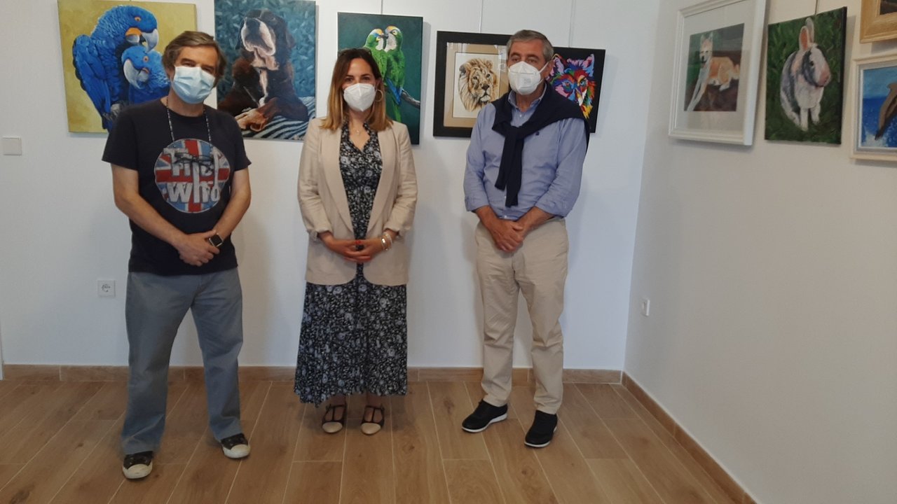 La sala municipal Algas acoge los trabajos de la Asociación de Pintura y Dibujo de Suances