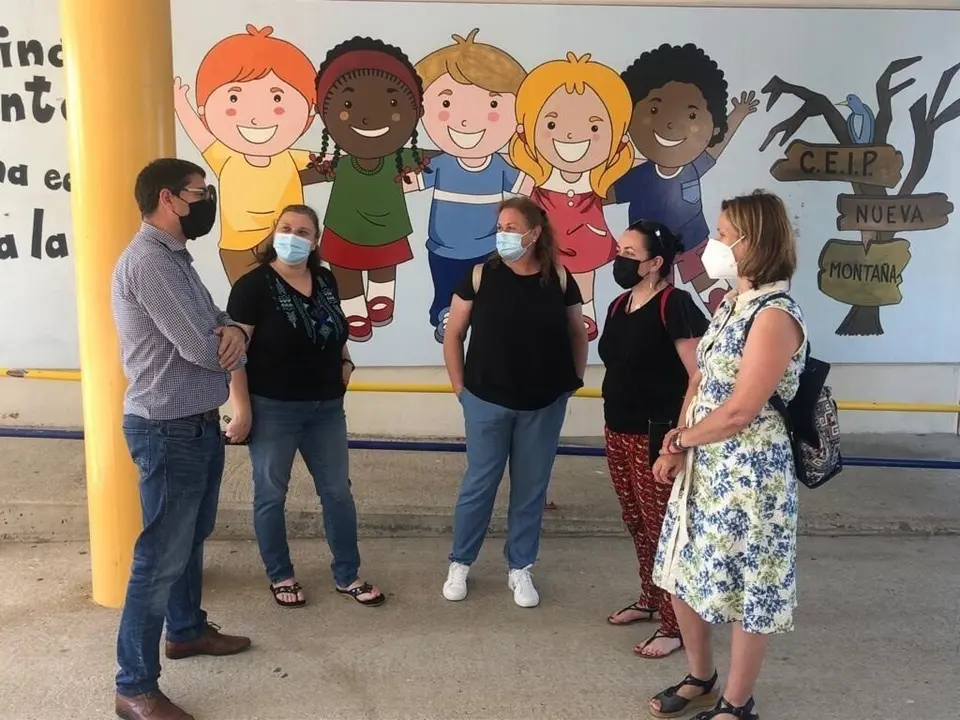 Reuni&oacute;n del concejal de Deporte, Felipe P&eacute;rez Manso, y representantes del CEIP Nueva Monta&ntilde;a