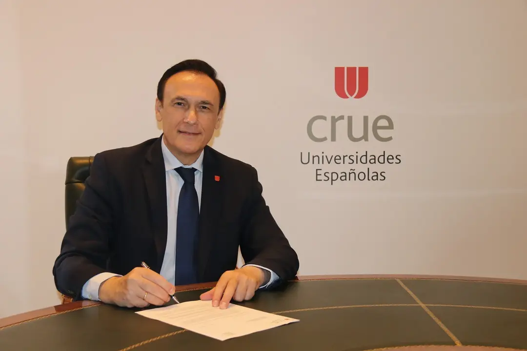 Archivo - El presidente de CRUE Universidades Espa&ntilde;olas y rector de la Universidad de C&oacute;rdoba, Jos&eacute; Carlos G&oacute;mez Villamandos