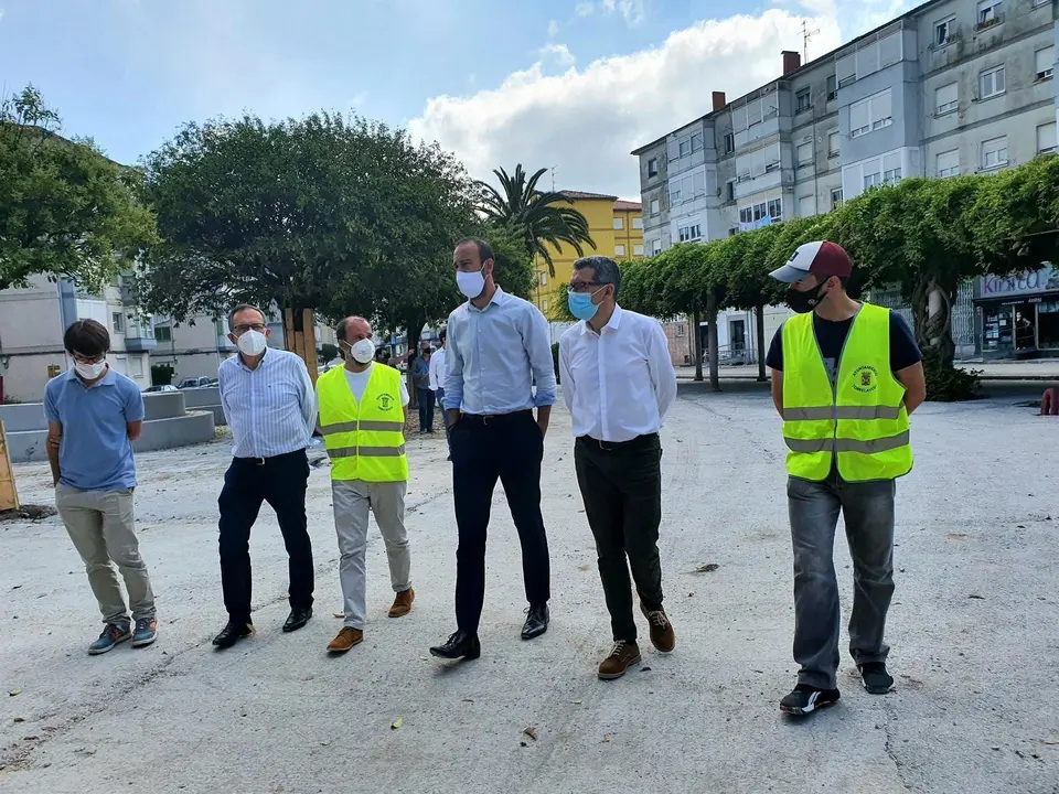 Javier L&oacute;pez Estrada y Jos&eacute; Manuel Cruz Viadero visitan las obras de la Plaza Covadonga