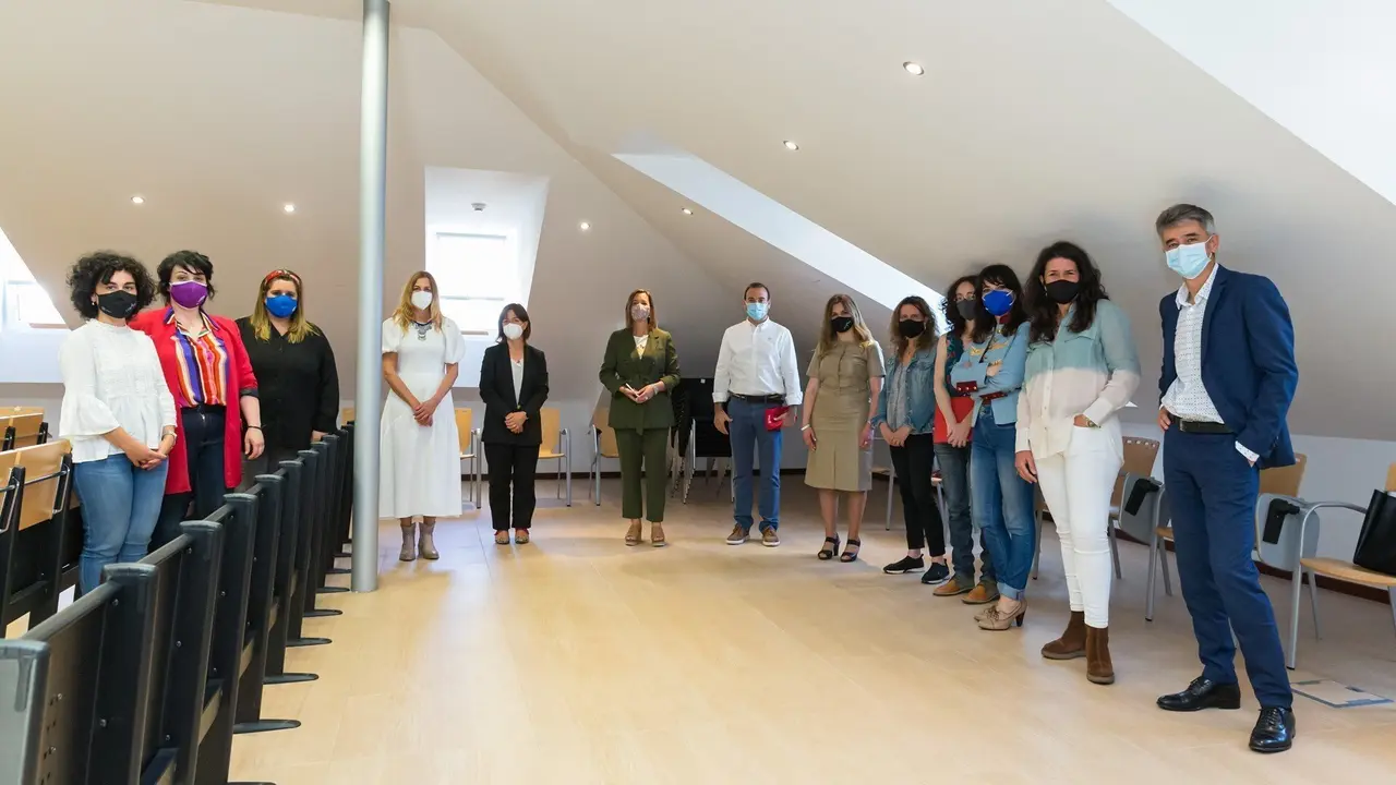 La Consejera De Econom&iacute;a Y Hacienda, Mar&iacute;a S&aacute;nchez, Se Re&uacute;ne Con Los Representantes De Los Cinco PIE (Puntos De Informaci&oacute;n De Fondos Europeos)